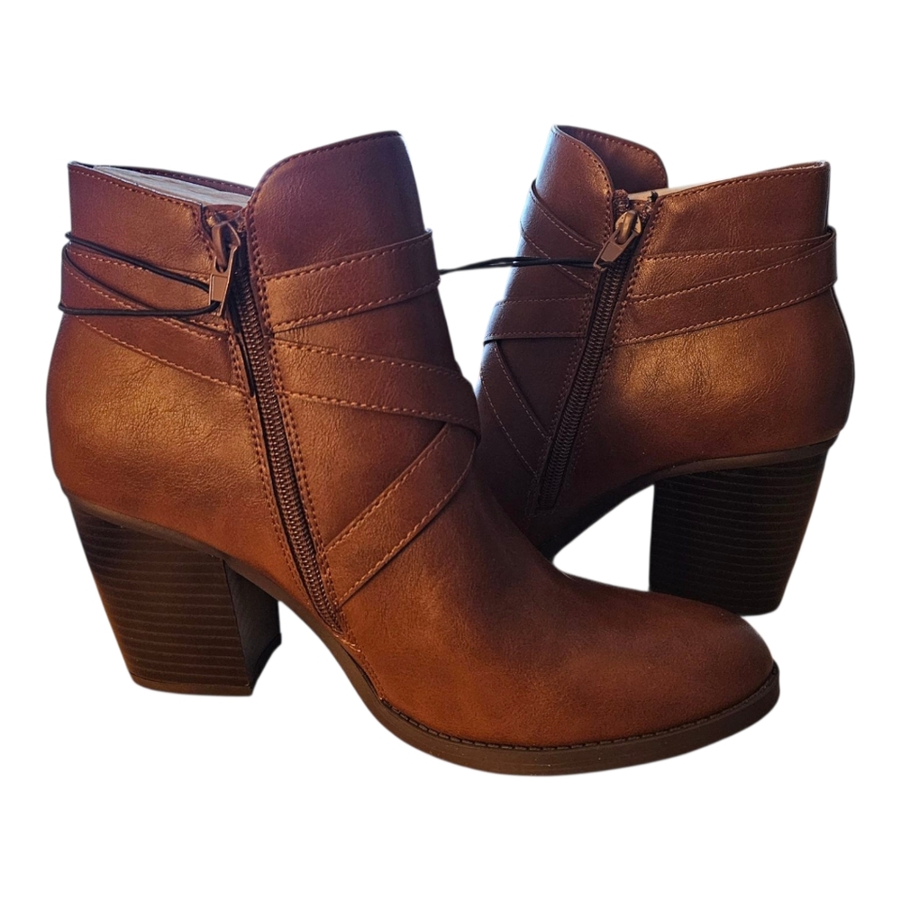 Style & Co Women's Zetaa Strappy Belt Heeled Booties Boots Brown Size 9 - Picture 2 of 8
